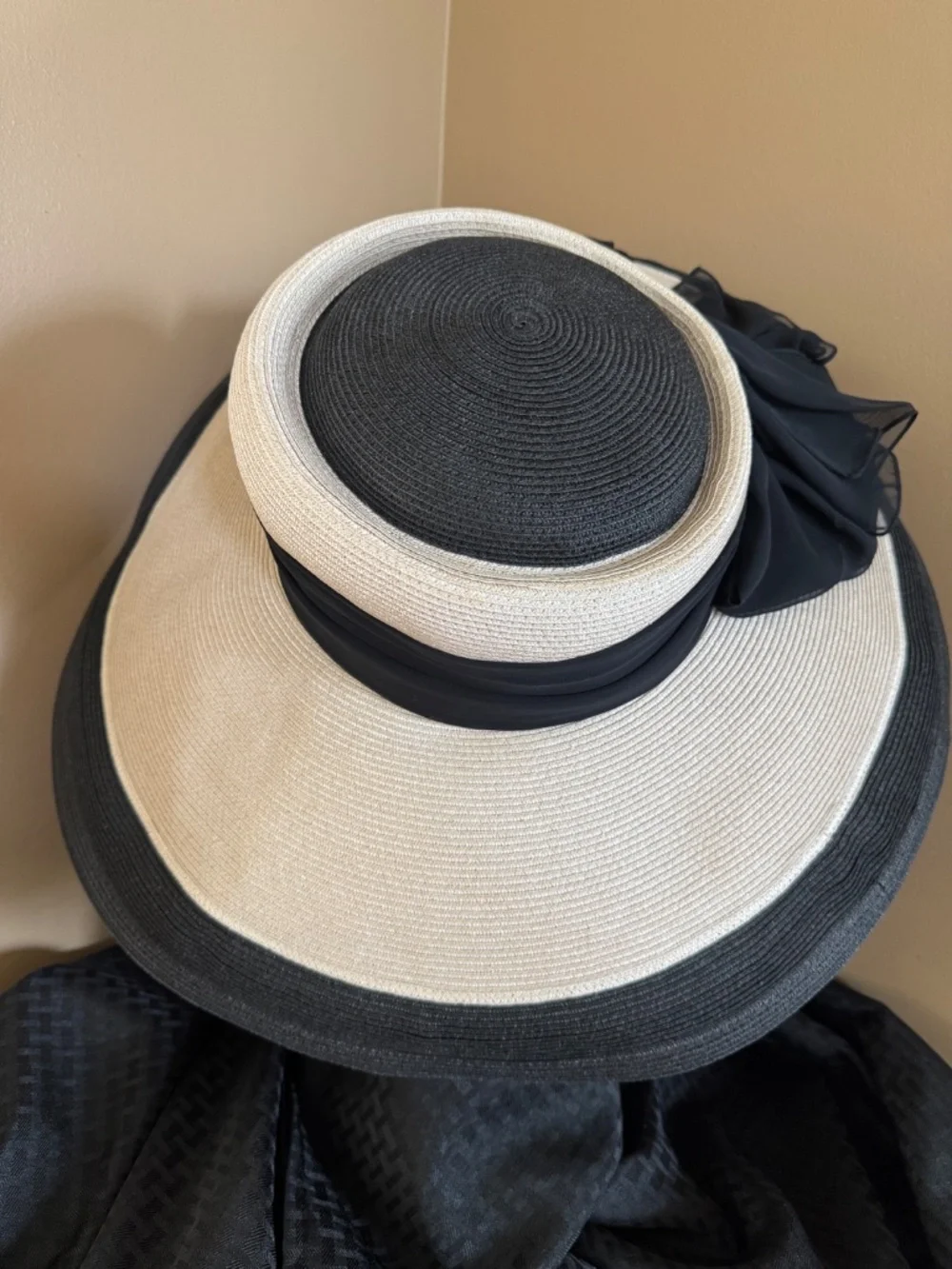 Elegant Vintage Eric Javits Hat - Picture 2 of 5